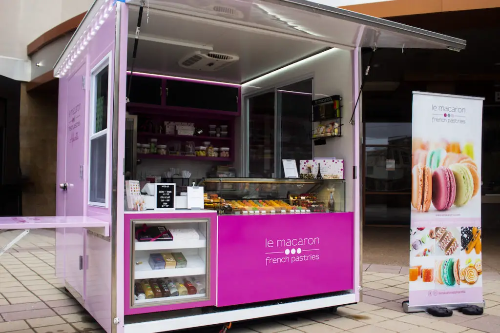 Le Macaron Opens First-of-its-Kind Outdoor Avalon Shop