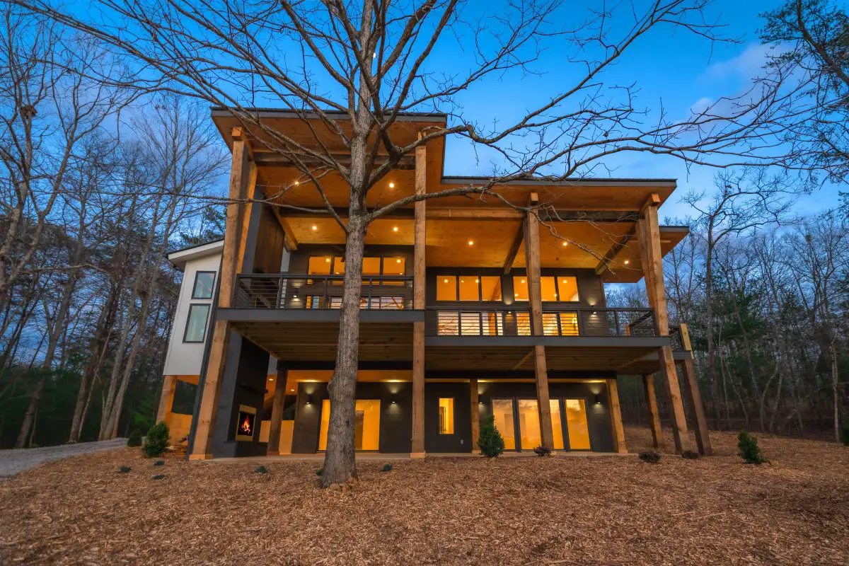 Mountain Side Chalet Sitting on Five Acres Hits the Market in Blue Ridge |  What Now Atlanta | Wandregale