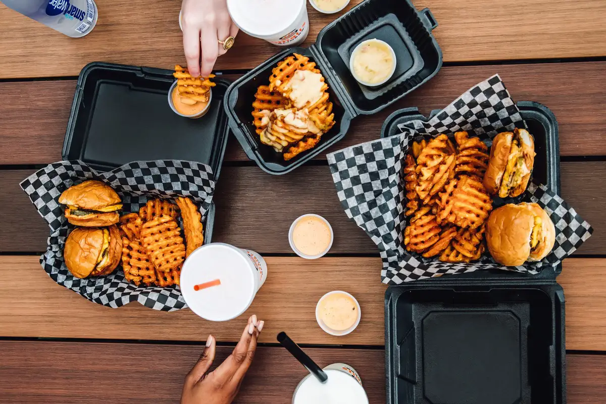 Small Sliders signed a multi-unit agreement with Purple Square Management Co, a group that runs prominent restaurant brands across the United States. Photo Credit: Small Sliders Facebook page.