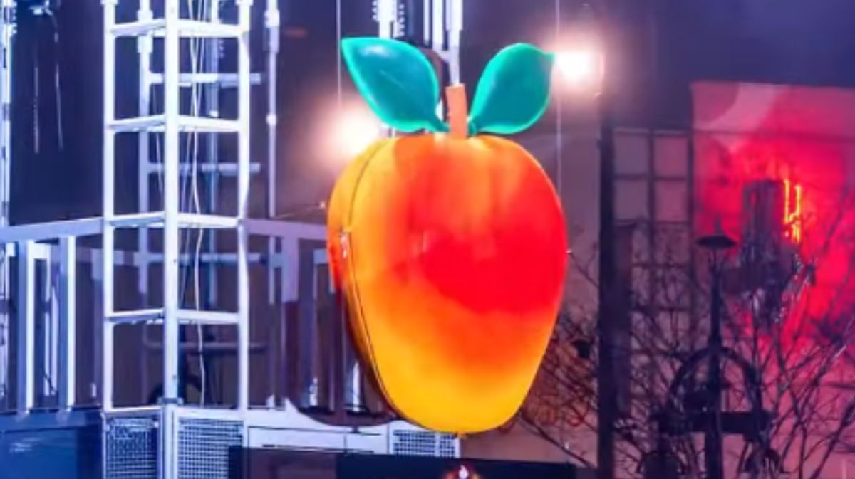 Witness the Magnificent 8 Feet Tall Peach Drop Festival in Atlanta on